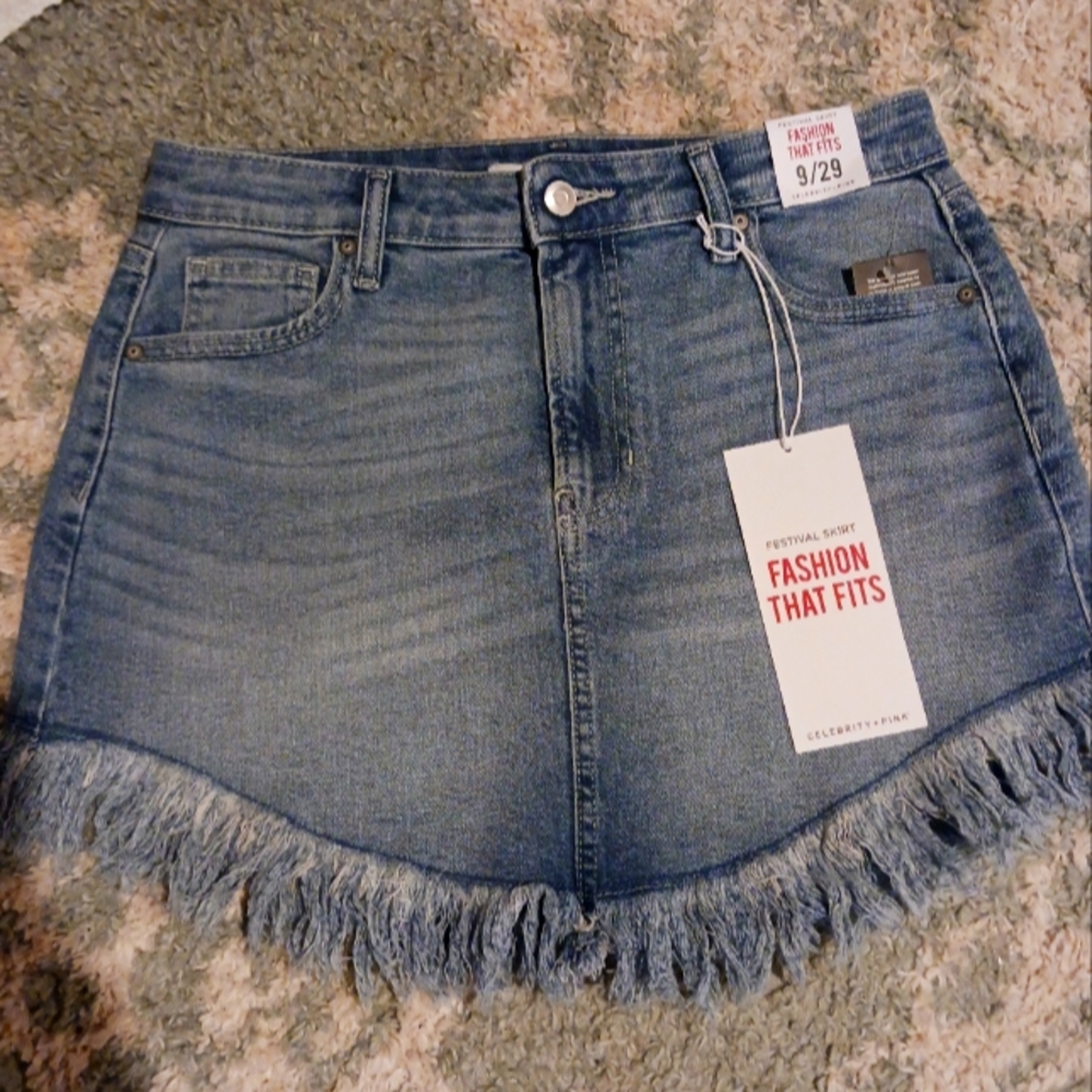 Celebrity pink festival skirt sz9